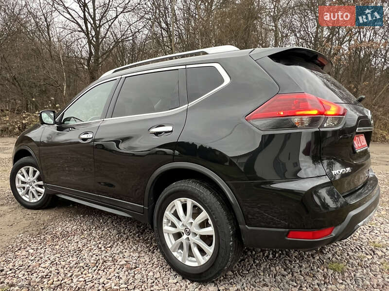 Внедорожник / Кроссовер Nissan Rogue 2018 в Новояворовске