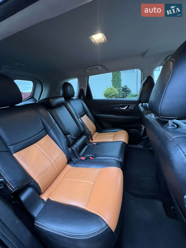 Внедорожник / Кроссовер Nissan Rogue 2018 в Новояворовске