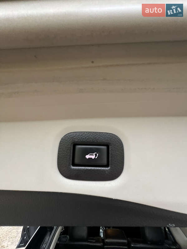 Внедорожник / Кроссовер Nissan Rogue 2018 в Новояворовске