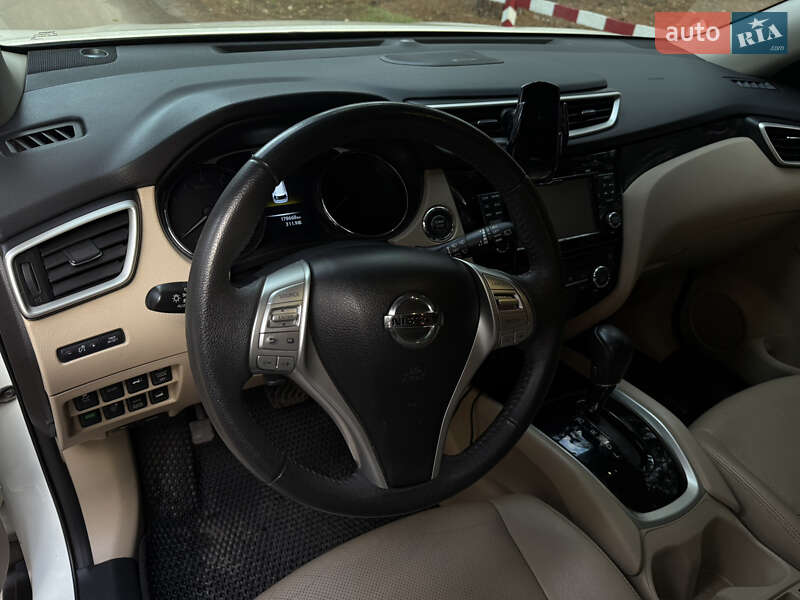 Внедорожник / Кроссовер Nissan Rogue 2015 в Краснокутске