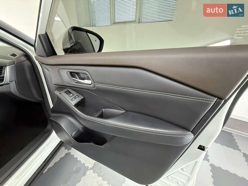 Позашляховик / Кросовер Nissan Rogue 2023 в Трускавці