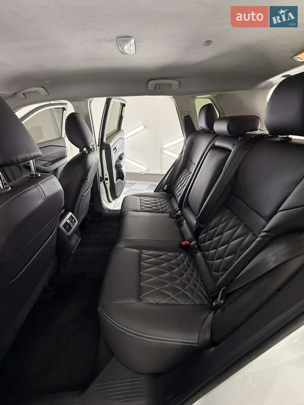 Позашляховик / Кросовер Nissan Rogue 2023 в Трускавці