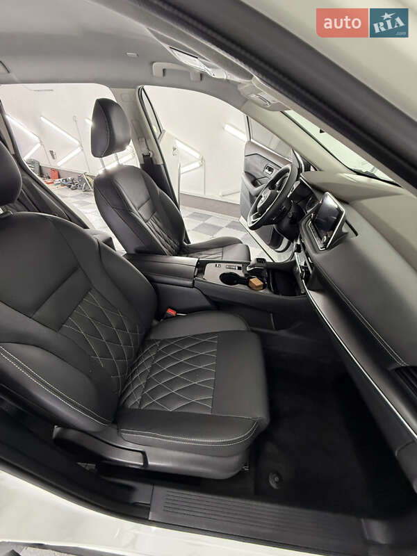 Позашляховик / Кросовер Nissan Rogue 2023 в Трускавці