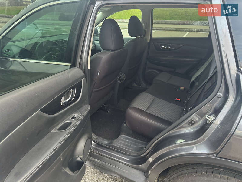 Внедорожник / Кроссовер Nissan Rogue 2017 в Киеве