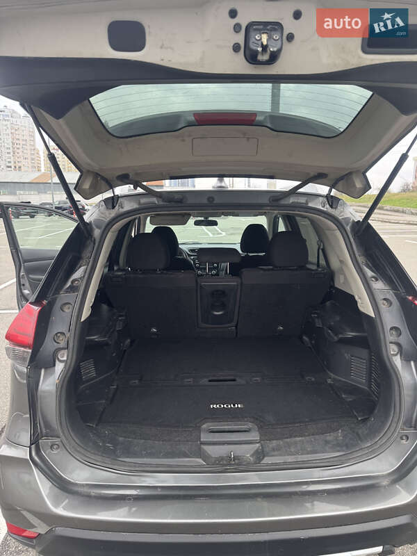 Внедорожник / Кроссовер Nissan Rogue 2017 в Киеве