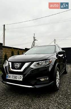 Позашляховик / Кросовер Nissan Rogue 2017 в Володимирці