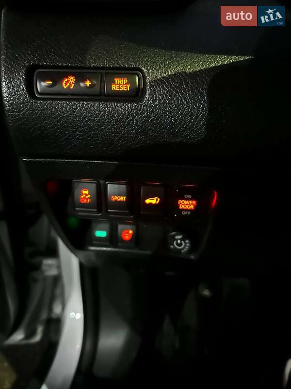 Позашляховик / Кросовер Nissan Rogue 2016 в Києві