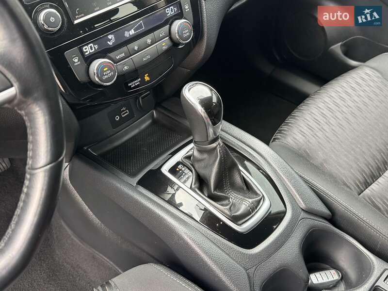 Позашляховик / Кросовер Nissan Rogue 2018 в Луцьку