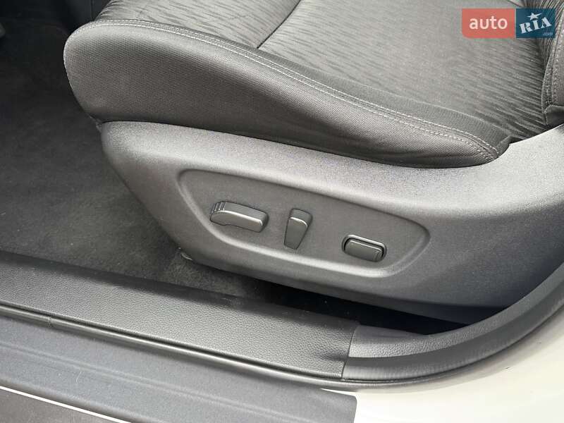 Позашляховик / Кросовер Nissan Rogue 2018 в Луцьку