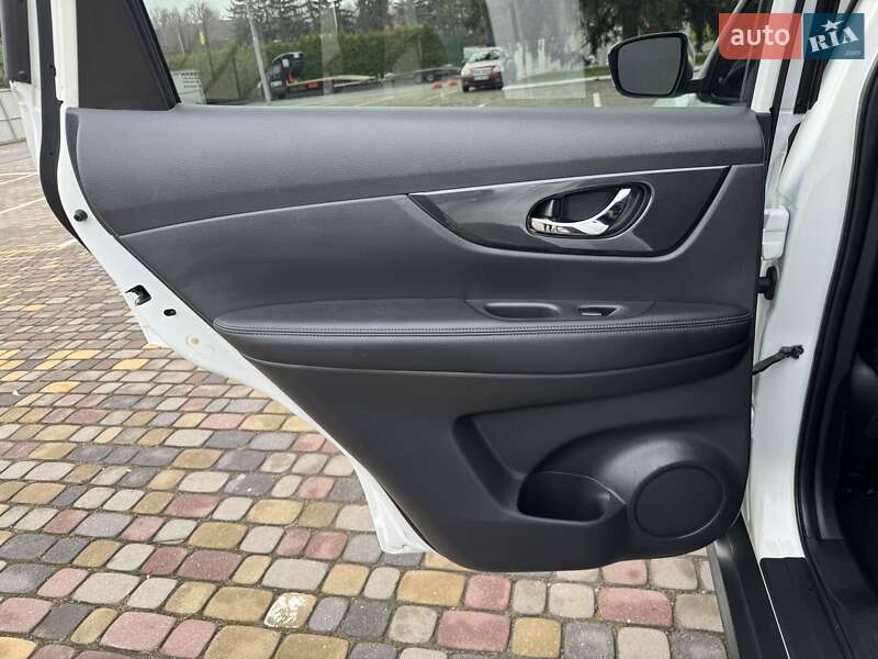 Позашляховик / Кросовер Nissan Rogue 2018 в Луцьку