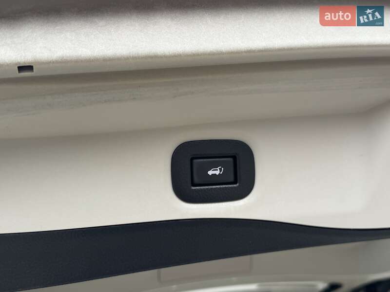 Позашляховик / Кросовер Nissan Rogue 2018 в Луцьку