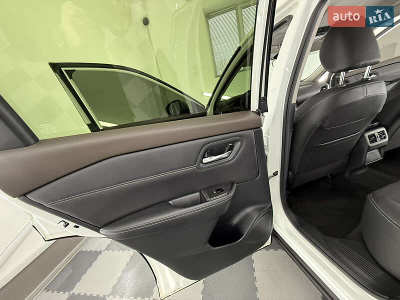 Внедорожник / Кроссовер Nissan Rogue 2023 в Трускавце