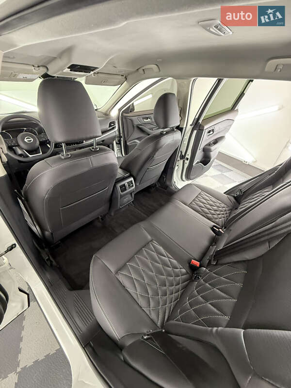 Внедорожник / Кроссовер Nissan Rogue 2023 в Трускавце