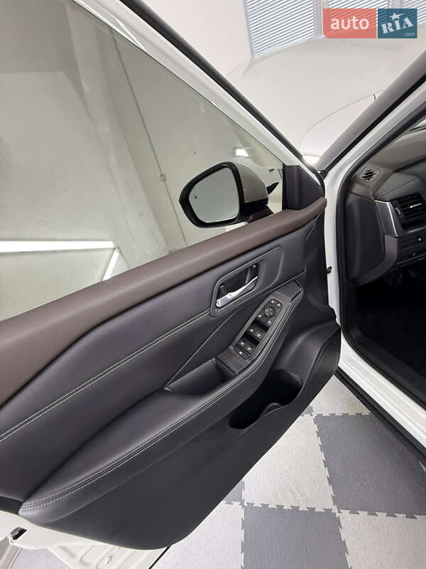 Внедорожник / Кроссовер Nissan Rogue 2023 в Трускавце