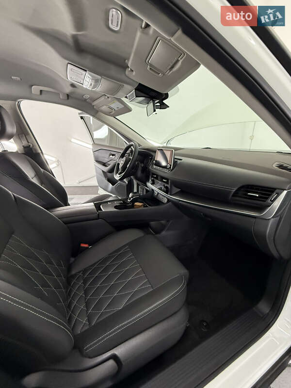 Внедорожник / Кроссовер Nissan Rogue 2023 в Трускавце