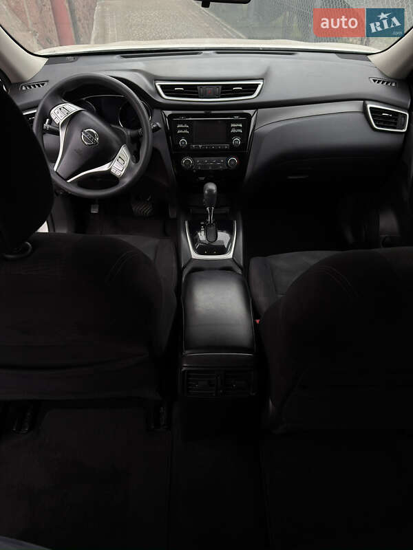 Внедорожник / Кроссовер Nissan Rogue 2014 в Городке