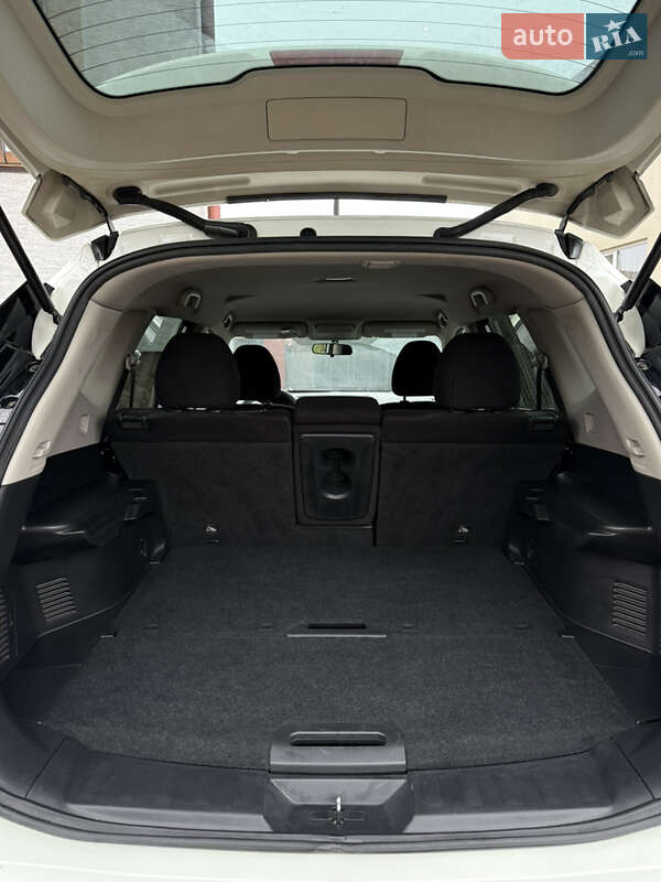 Внедорожник / Кроссовер Nissan Rogue 2014 в Городке