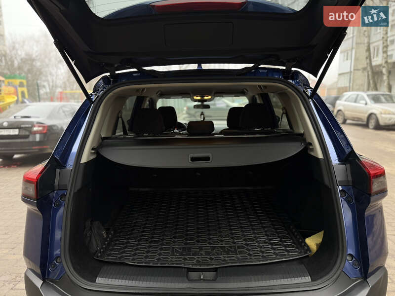 Позашляховик / Кросовер Nissan Rogue 2020 в Ромнах