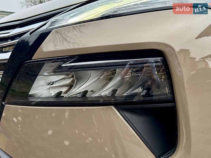 Позашляховик / Кросовер Nissan Rogue 2024 в Тернополі