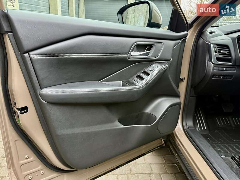 Позашляховик / Кросовер Nissan Rogue 2024 в Тернополі