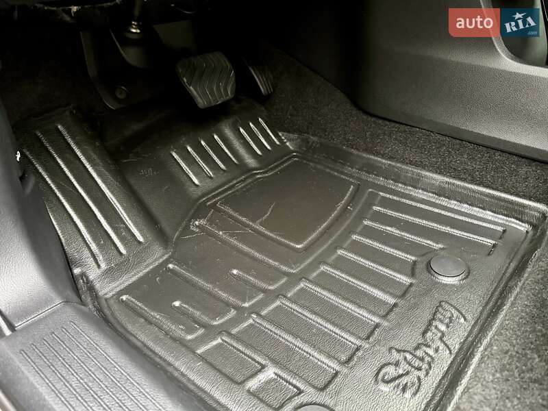 Позашляховик / Кросовер Nissan Rogue 2024 в Тернополі