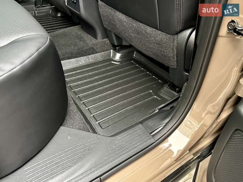 Позашляховик / Кросовер Nissan Rogue 2024 в Тернополі