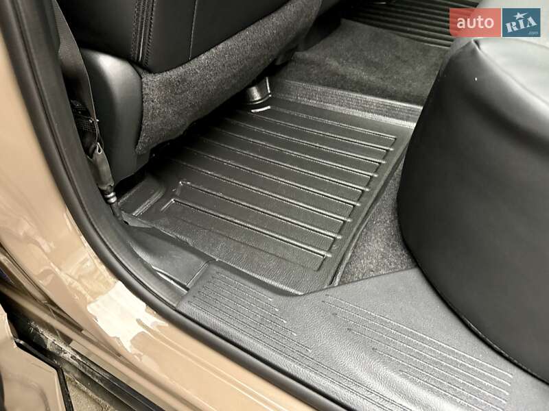 Позашляховик / Кросовер Nissan Rogue 2024 в Тернополі