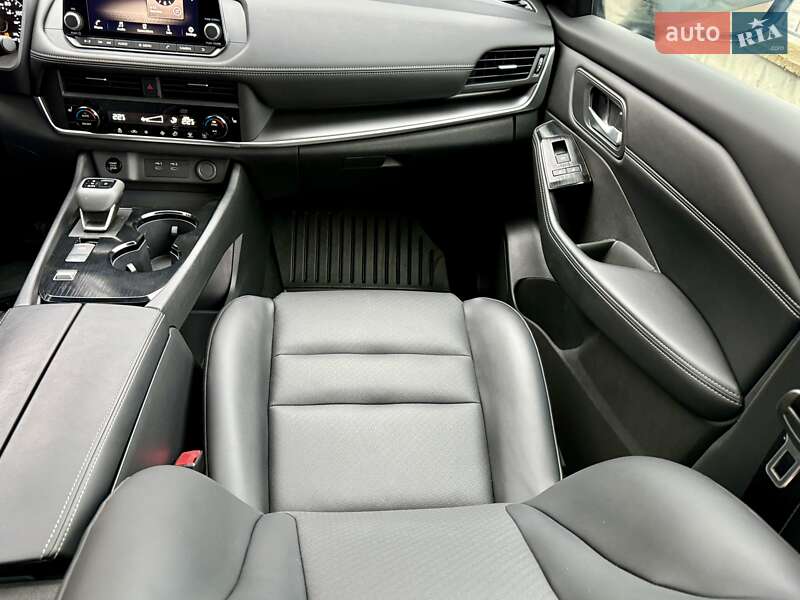 Позашляховик / Кросовер Nissan Rogue 2024 в Тернополі