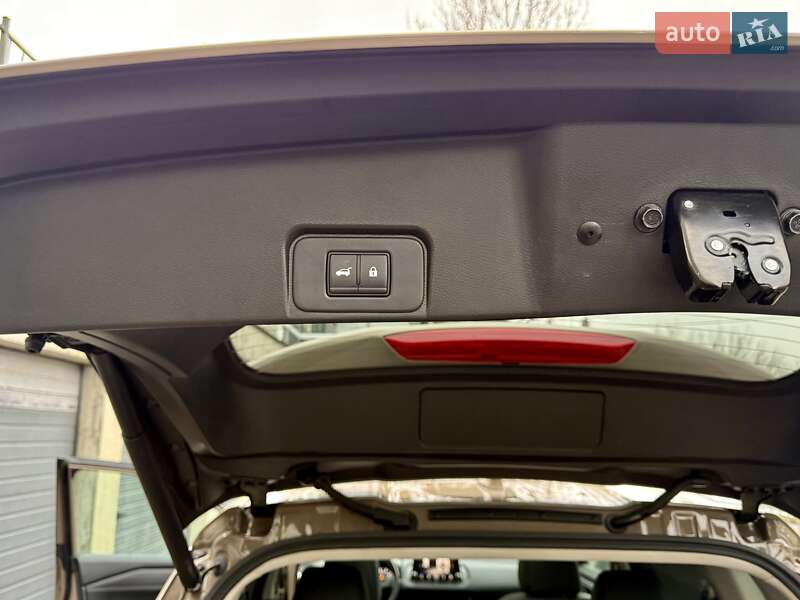 Позашляховик / Кросовер Nissan Rogue 2024 в Тернополі