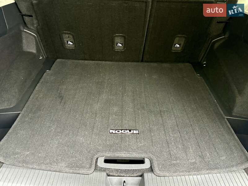 Позашляховик / Кросовер Nissan Rogue 2024 в Тернополі