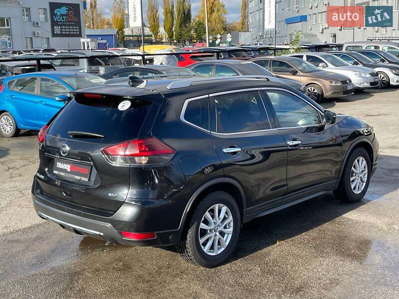 Внедорожник / Кроссовер Nissan Rogue 2017 в Киеве