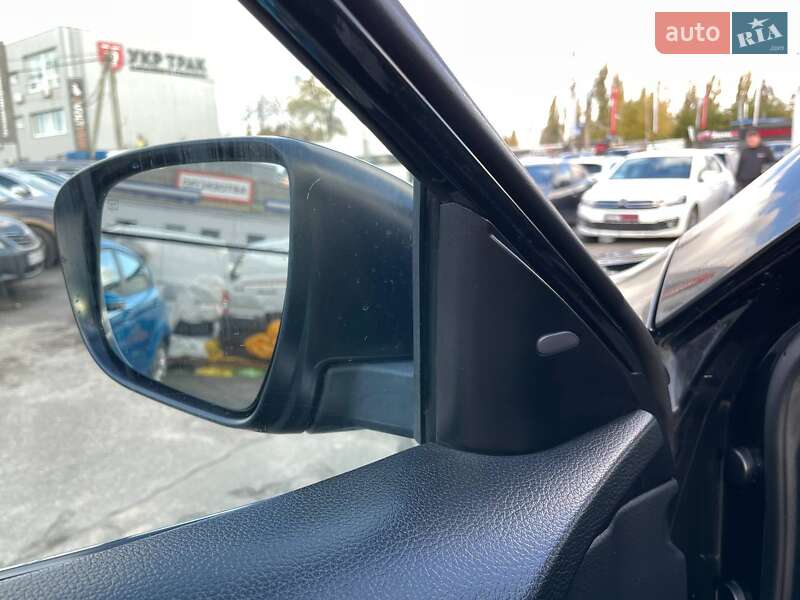 Внедорожник / Кроссовер Nissan Rogue 2017 в Киеве