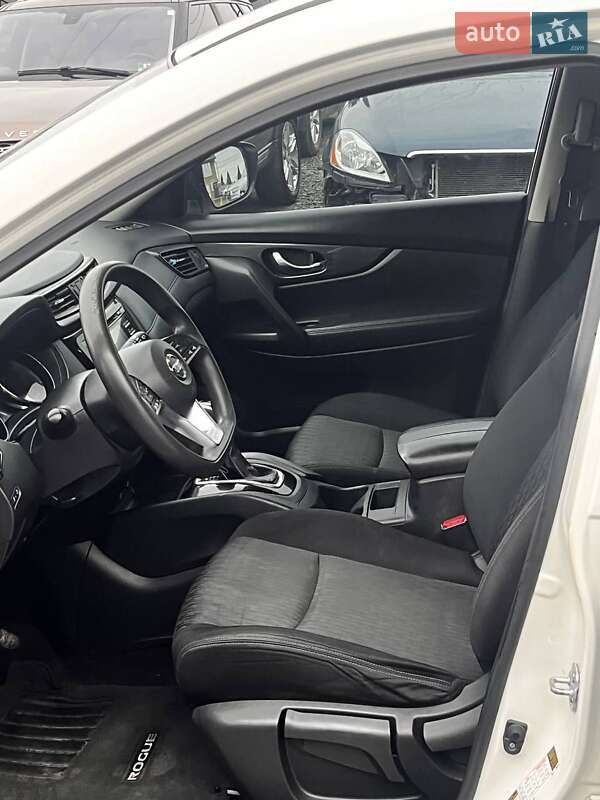 Внедорожник / Кроссовер Nissan Rogue 2017 в Луцке