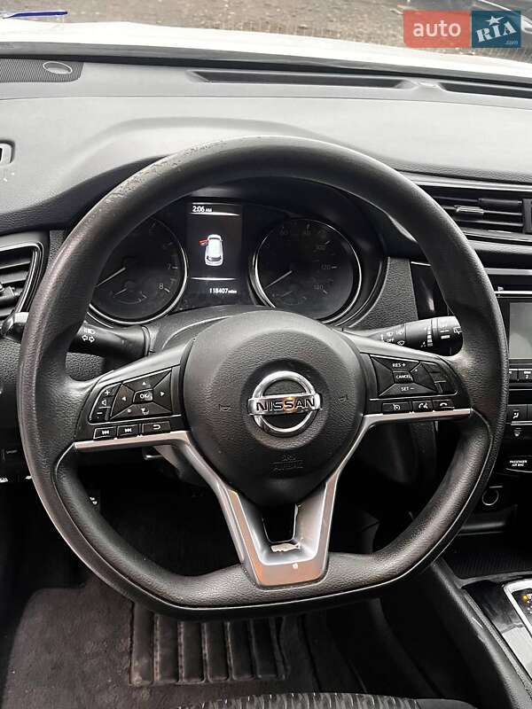 Внедорожник / Кроссовер Nissan Rogue 2017 в Луцке