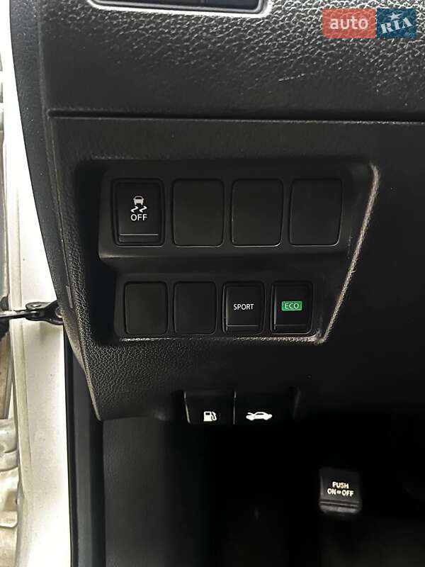 Внедорожник / Кроссовер Nissan Rogue 2017 в Луцке