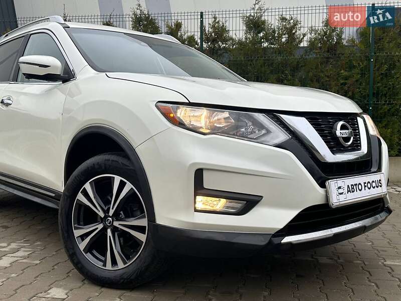 Внедорожник / Кроссовер Nissan Rogue 2017 в Киеве