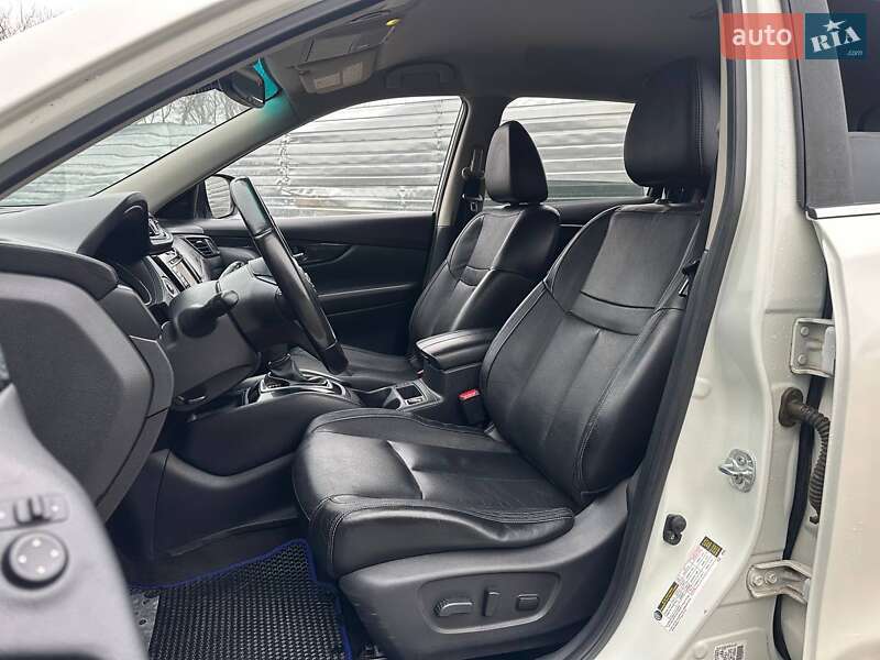 Внедорожник / Кроссовер Nissan Rogue 2017 в Киеве