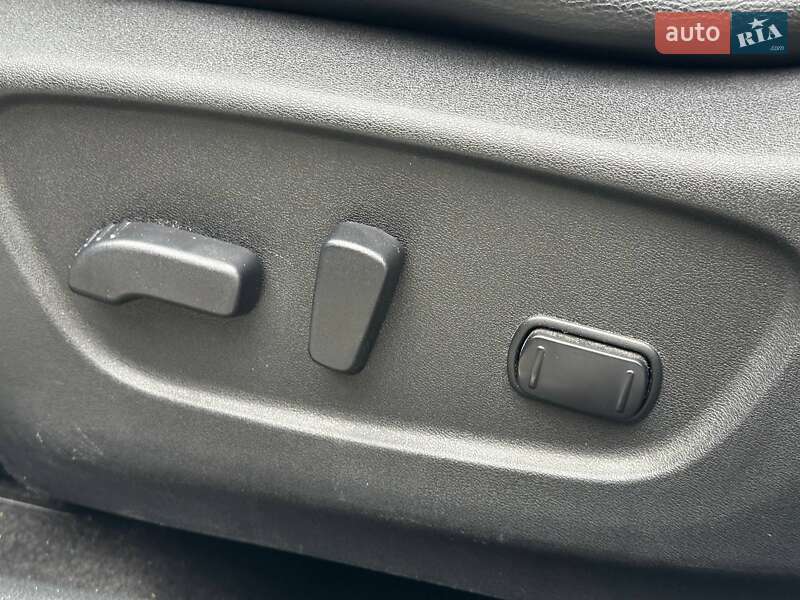 Внедорожник / Кроссовер Nissan Rogue 2017 в Киеве