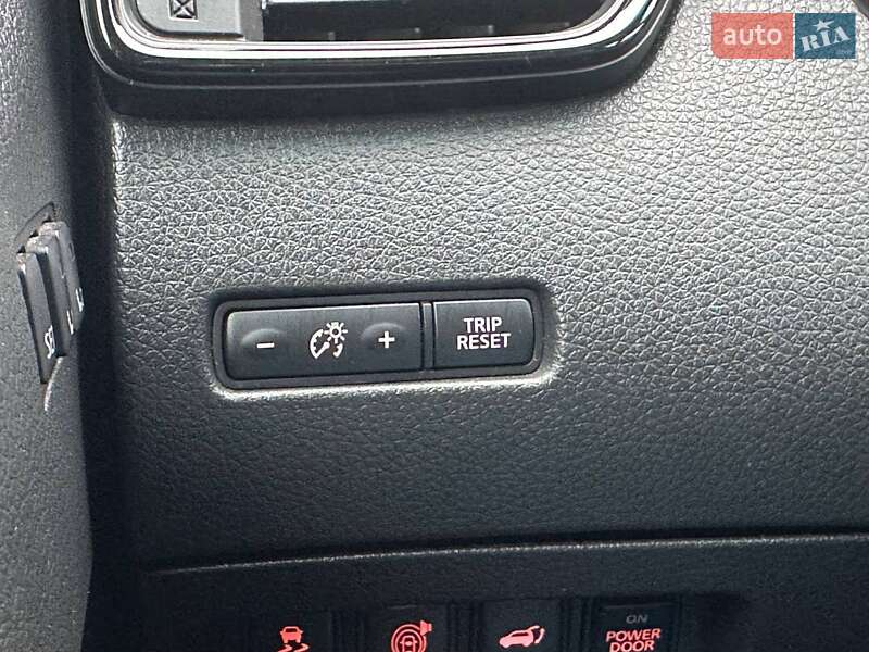 Внедорожник / Кроссовер Nissan Rogue 2017 в Киеве