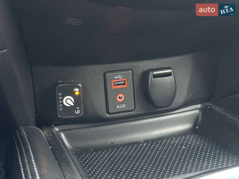 Внедорожник / Кроссовер Nissan Rogue 2017 в Киеве