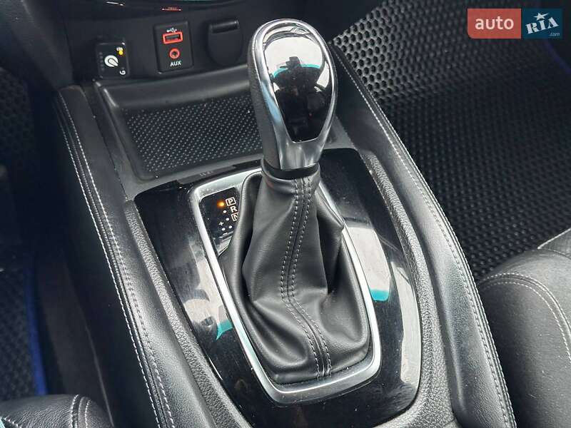 Внедорожник / Кроссовер Nissan Rogue 2017 в Киеве