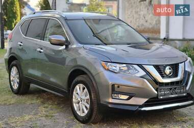 Внедорожник / Кроссовер Nissan Rogue 2017 в Дубно