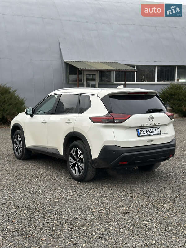 Внедорожник / Кроссовер Nissan Rogue 2022 в Луцке