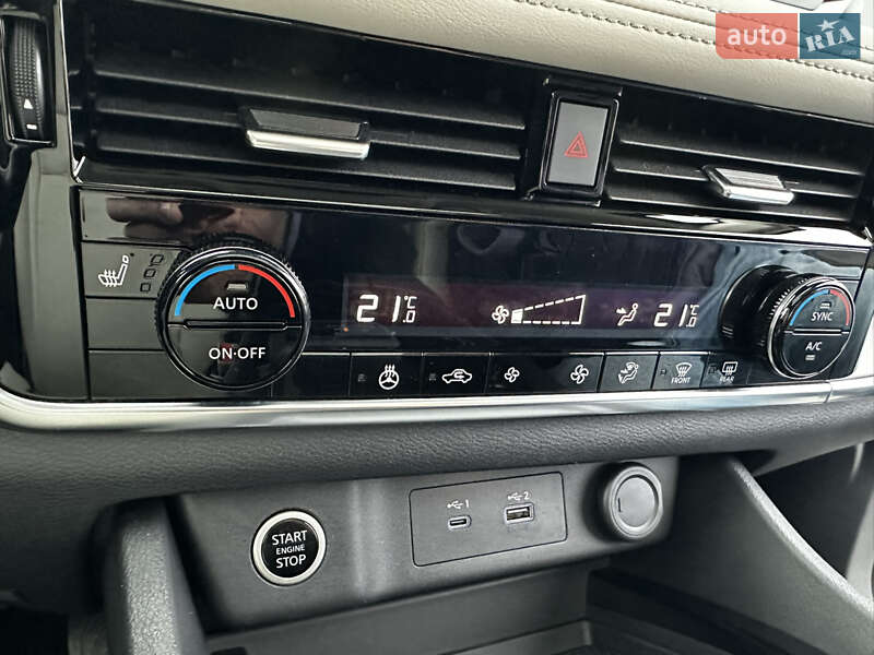 Внедорожник / Кроссовер Nissan Rogue 2022 в Луцке