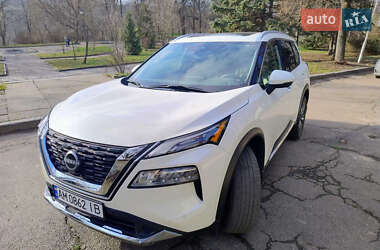 Внедорожник / Кроссовер Nissan Rogue 2023 в Житомире