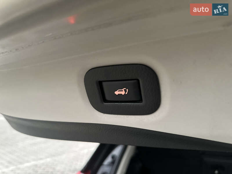 Позашляховик / Кросовер Nissan Rogue 2018 в Городку