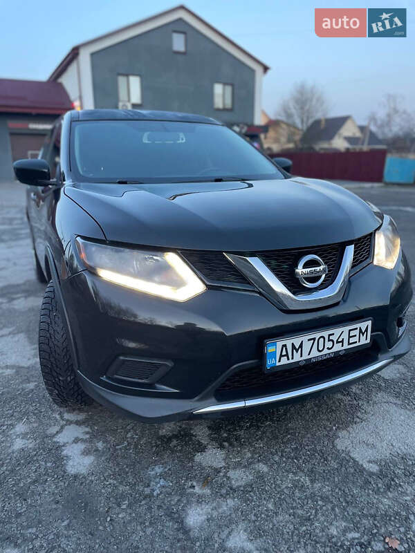 Позашляховик / Кросовер Nissan Rogue 2015 в Звягелі