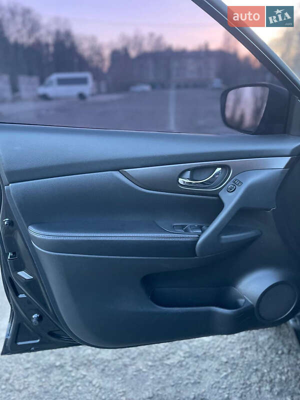 Позашляховик / Кросовер Nissan Rogue 2015 в Звягелі