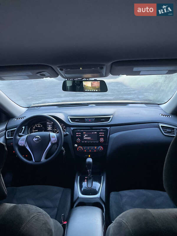 Позашляховик / Кросовер Nissan Rogue 2015 в Звягелі