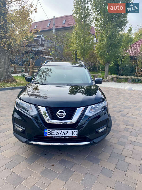 Внедорожник / Кроссовер Nissan Rogue 2017 в Николаеве